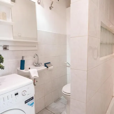 Central Quiet Studio B&b, Airport Connection Budapest