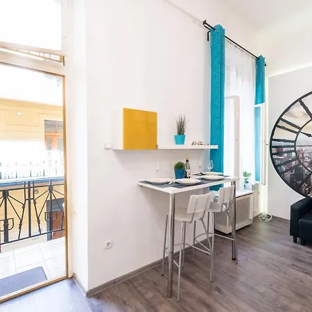 Apartment Central Quiet Studio B&b, Airport Connection Budapest
