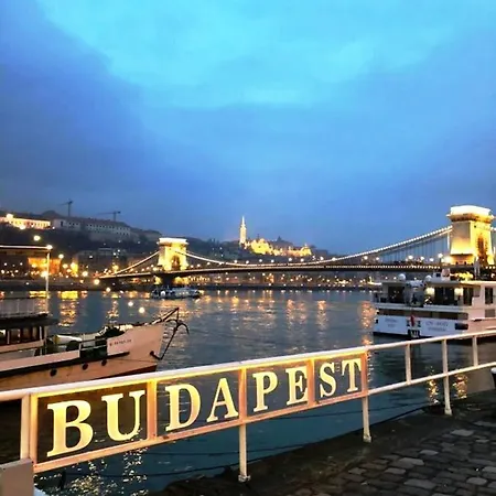 Central Quiet Studio B&b, Airport Connection * Budapest