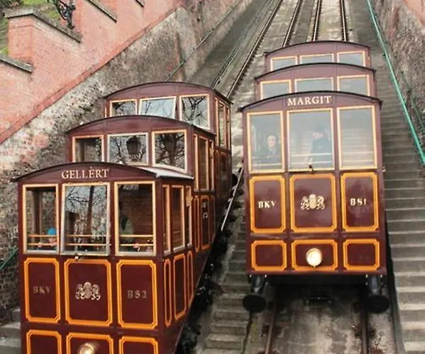 Quiet B&b, Airport Connection Apartament Budapesta