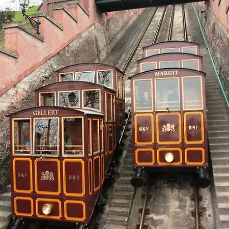 Quiet B&b, Airport Connection Lejlighed Budapest